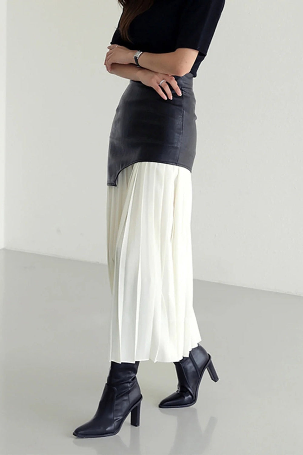 Pleated Contrast High Rise Skirt