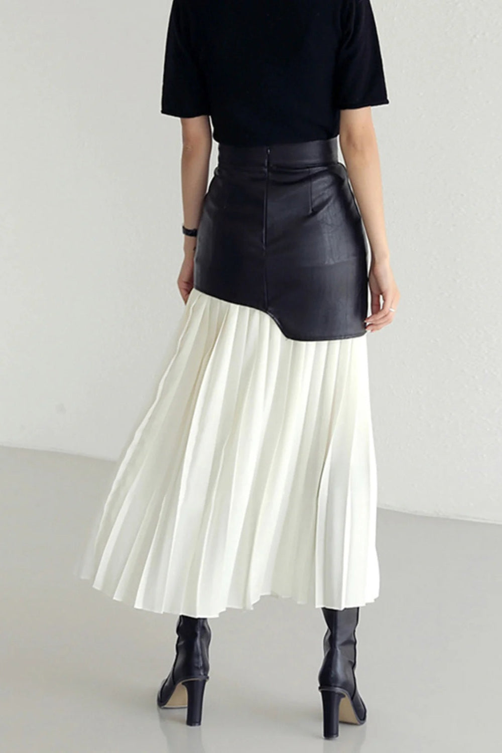 Pleated Contrast High Rise Skirt